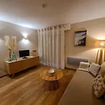 Au Calme Dans Avec Piscine 公寓 *