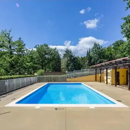 Apartment Au Calme Dans Avec Piscine